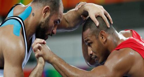 مصر في الأولمبياد.. عبد المطلب يخسر في دور الـ16 للمصارعة